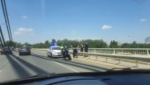 ХТЕО ДА СКОЧИ У ДУНАВ: Полиција спречила трагедију на Мосту слободе у Новом Саду ХТЕО ДА СКОЧИ У ДУНАВ: Полиција спречила трагедију на Мосту слободе у Новом Саду