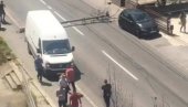 ЗАВРШЕН ХАОС НА ВОЖДОВЦУ: Након што је возило оборило бандеру, саобраћај поново пуштен ЗАВРШЕН ХАОС НА ВОЖДОВЦУ: Након што је возило оборило бандеру, саобраћај поново пуштен