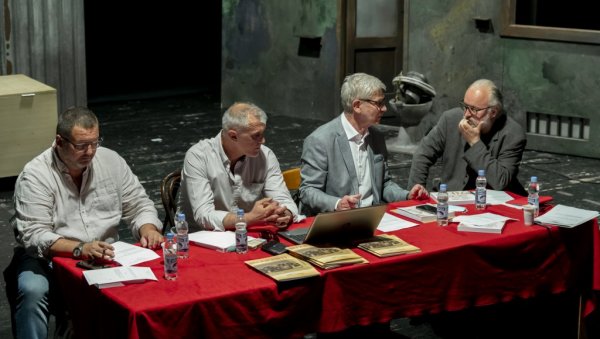 СУСРЕТ ЗАЈЕДНИЦА ПРОФЕСИОНАЛНИХ ПОЗОРИШТА ВОЈВОДИНЕ И СРБИЈЕ: У Новом Саду одржан скуп са идејом да се оформи позоришна унија СУСРЕТ ЗАЈЕДНИЦА ПРОФЕСИОНАЛНИХ ПОЗОРИШТА ВОЈВОДИНЕ И СРБИЈЕ: У Новом Саду одржан скуп са идејом да се оформи позоришна унија