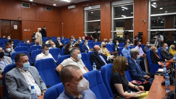 НИЈЕ ПРЕКИНУТА ИНВЕСТИЦИОНА АКТИВНОСТ: Прва седница Парламента привредника Јабланичког и Пчињског округа НИЈЕ ПРЕКИНУТА ИНВЕСТИЦИОНА АКТИВНОСТ: Прва седница Парламента привредника Јабланичког и Пчињског округа