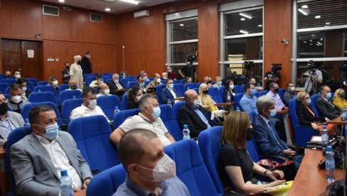 НИЈЕ ПРЕКИНУТА ИНВЕСТИЦИОНА АКТИВНОСТ: Прва седница Парламента привредника Јабланичког и Пчињског округа НИЈЕ ПРЕКИНУТА ИНВЕСТИЦИОНА АКТИВНОСТ: Прва седница Парламента привредника Јабланичког и Пчињског округа