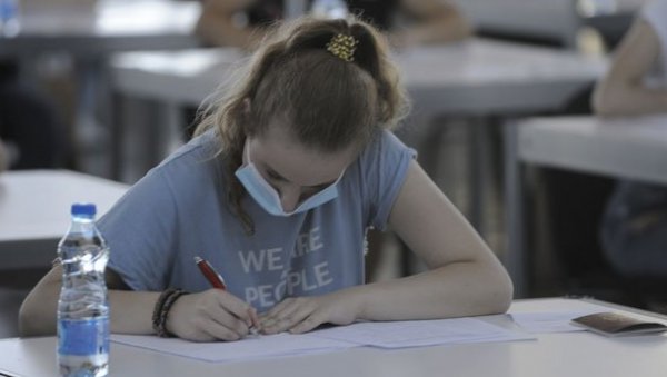 ЗАБРАЊЕНИ МОБИЛНИ И ИЗЛАСЦИ ИЗ САЛЕ: Пријемни испити одвијаће се под строгим условима ЗАБРАЊЕНИ МОБИЛНИ И ИЗЛАСЦИ ИЗ САЛЕ: Пријемни испити одвијаће се под строгим условима