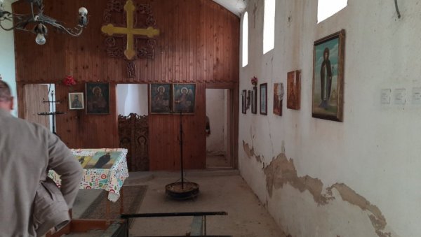 ОГЛАСИЛА СЕ КАНЦЕЛАРИЈА ЗА КИМ: Нови удар на Србе - На Космету оскрнављена још једна црква (ФОТО) ОГЛАСИЛА СЕ КАНЦЕЛАРИЈА ЗА КИМ: Нови удар на Србе - На Космету оскрнављена још једна црква (ФОТО)