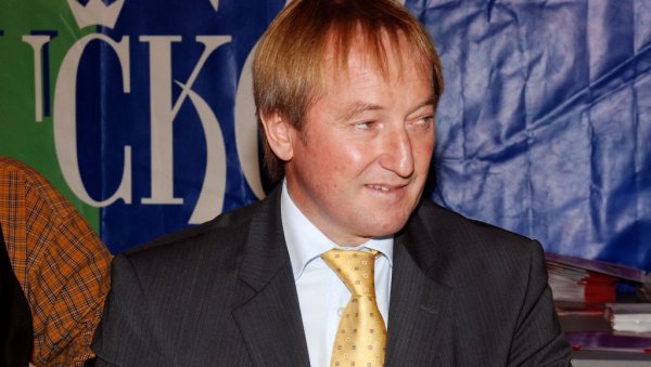 ЛЕГЕНДА ЈУГОСЛОВЕНСКОГ СПОРТА ОСТАЈЕ НА УЛИЦИ: Банкротирао, продаје кућу како би вратио дугове ЛЕГЕНДА ЈУГОСЛОВЕНСКОГ СПОРТА ОСТАЈЕ НА УЛИЦИ: Банкротирао, продаје кућу како би вратио дугове