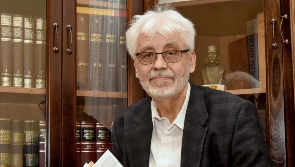 ОБЈАВИО 40 КЊИГА, НЕМА ЖАНРА У КОМЕ СЕ НИЈЕ ОКУШАО: Богата биографија Милована Витезовића ОБЈАВИО 40 КЊИГА, НЕМА ЖАНРА У КОМЕ СЕ НИЈЕ ОКУШАО: Богата биографија Милована Витезовића