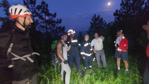 НЕСТАЛЕ ТРИ ОСОБЕ У БЛИЗИНИ МАНАСТИРА ГОРЊАК: Специјалистички тимови претражили терен - једно лице теже повређено НЕСТАЛЕ ТРИ ОСОБЕ У БЛИЗИНИ МАНАСТИРА ГОРЊАК: Специјалистички тимови претражили терен - једно лице теже повређено