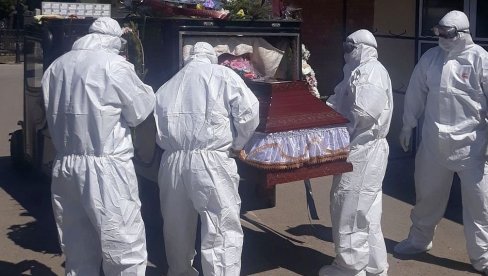СТРАВИЧНЕ ПОСЛЕДИЦЕ КОРОНЕ: Више од 140.000 деце млађих од 18 година у САД остало је без родитеља СТРАВИЧНЕ ПОСЛЕДИЦЕ КОРОНЕ: Више од 140.000 деце млађих од 18 година у САД остало је без родитеља
