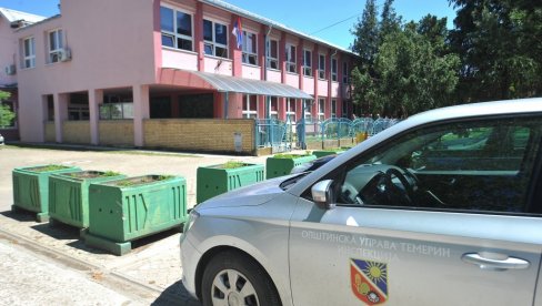 ПОБЕГЛИ СА ЧАСА, ПА БЛУДНИЧИЛИ: Иживљавали се над млађим, а затим снимали и делили снимке ПОБЕГЛИ СА ЧАСА, ПА БЛУДНИЧИЛИ: Иживљавали се над млађим, а затим снимали и делили снимке