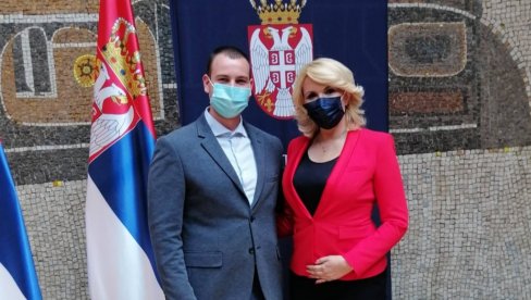 4.2 МИЛИОНА ДИНАРА ЗА РАЗНЕ УСЛУГЕ: Апатин добио средства за област социјалне заштите 4.2 МИЛИОНА ДИНАРА ЗА РАЗНЕ УСЛУГЕ: Апатин добио средства за област социјалне заштите