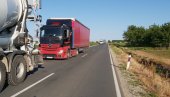 НЕВРЕМЕ ДОНЕЛО ПРОБЛЕМЕ И НА ГРАНИЦИ: На овим прелазима обустављен је теретни саобраћај НЕВРЕМЕ ДОНЕЛО ПРОБЛЕМЕ И НА ГРАНИЦИ: На овим прелазима обустављен је теретни саобраћај