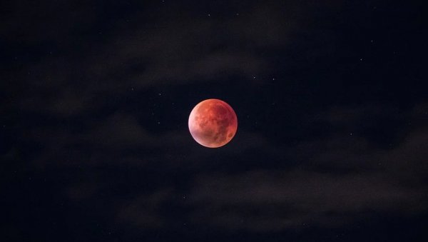СУПЕР МЕСЕЦ ДАНАС НА НЕБУ: Ево шта се крије иза овог астрономског феномена СУПЕР МЕСЕЦ ДАНАС НА НЕБУ: Ево шта се крије иза овог астрономског феномена