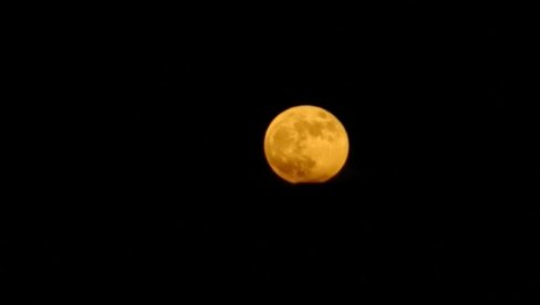 SUPER MESEC ZASIJAO NAD BEOGRADOM: Astronomski fenomen vidljiv iz prestonice (FOTO) SUPER MESEC ZASIJAO NAD BEOGRADOM: Astronomski fenomen vidljiv iz prestonice (FOTO)
