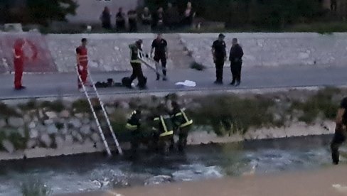 ХОРОР СЦЕНА У НОВОМ ПАЗАРУ: Беживотно тело мушкарца плутало реком - преплашени грађани одмах звали полицију ХОРОР СЦЕНА У НОВОМ ПАЗАРУ: Беживотно тело мушкарца плутало реком - преплашени грађани одмах звали полицију