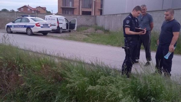 ОТРОВАНИ ГОЛУБОВИ: Лешеви чак 80 птица нађени на њивама палилулског насеља Попова Бара ОТРОВАНИ ГОЛУБОВИ: Лешеви чак 80 птица нађени на њивама палилулског насеља Попова Бара