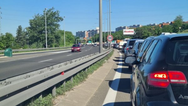 ВАЖНО УПОЗОРЕЊЕ ЗА ВОЗАЧЕ: Поподне се очекују гужве на путевима који воде ка градовима