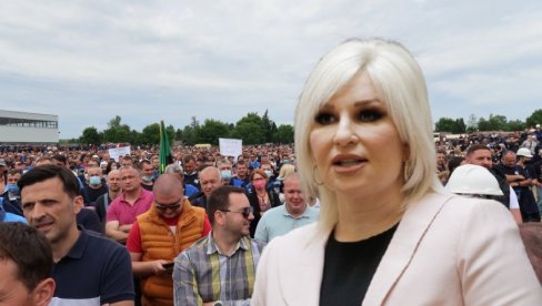 STRUJNI UDAR NA MINISTARKU: EPS podržao zaposlene u Kolubari STRUJNI UDAR NA MINISTARKU: EPS podržao zaposlene u Kolubari