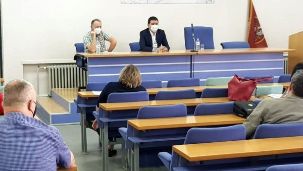 УКИНУТА ВАНРЕДНА СИТУАЦИЈА У ВАЉЕВУ: Донета одлука градоначелника Лазара Гојковића УКИНУТА ВАНРЕДНА СИТУАЦИЈА У ВАЉЕВУ: Донета одлука градоначелника Лазара Гојковића
