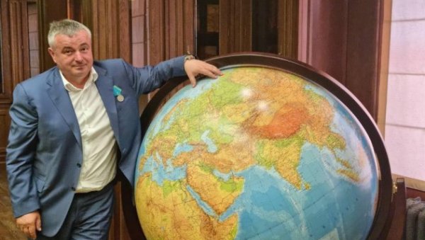 БАЈАТОВИЋ ДОБИО ВИСОКО РУСКО ПРИЗНАЊЕ: Медаља Пушкина од руског председника Путина (ФОТО) БАЈАТОВИЋ ДОБИО ВИСОКО РУСКО ПРИЗНАЊЕ: Медаља Пушкина од руског председника Путина (ФОТО)