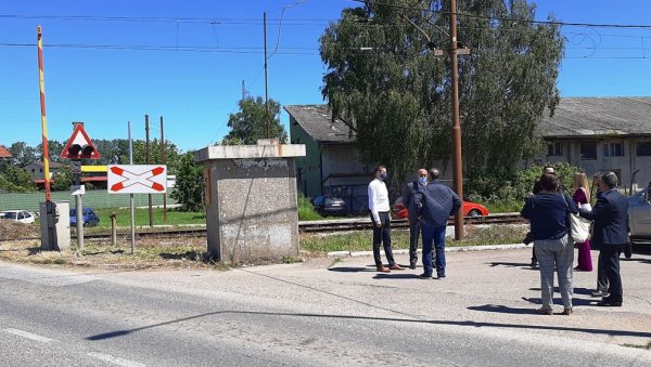 ОД ТРИ ВОЗАЧА САМО ЧЕКА ЈЕДАН: Кампања Железница РС Опрезни пазе на пружне прелазе ОД ТРИ ВОЗАЧА САМО ЧЕКА ЈЕДАН: Кампања Железница РС Опрезни пазе на пружне прелазе