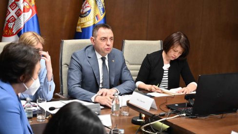 MINISTRI VULIN I KEDŽI ODRŽALI VIDEO SASTANAK: Potpisan Sporazum o uzajamnom priznavanju i zameni vozačkih dozvola MINISTRI VULIN I KEDŽI ODRŽALI VIDEO SASTANAK: Potpisan Sporazum o uzajamnom priznavanju i zameni vozačkih dozvola