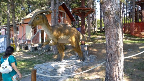 DINOSAURUS ČEKA MALIŠANE: Ponovo radi Avantura park DINOSAURUS ČEKA MALIŠANE: Ponovo radi Avantura park
