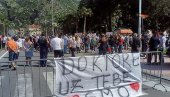 BLOKADA MAGISTRALE: Bokelji protestovali zbog smene doktora Vlada Popovića BLOKADA MAGISTRALE: Bokelji protestovali zbog smene doktora Vlada Popovića