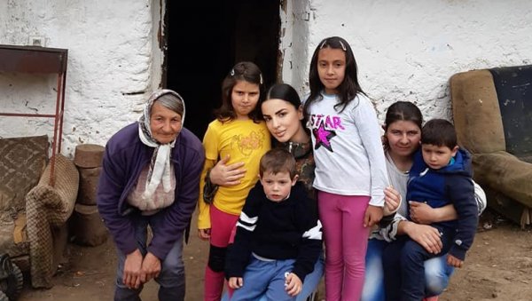 ТАМАРА ИМА ЦРНИ ПОЈАС И СРЦЕ - ЗЛАТНО: Од марта 2020. збринула више од 30 породица (ФОТО) ТАМАРА ИМА ЦРНИ ПОЈАС И СРЦЕ - ЗЛАТНО: Од марта 2020. збринула више од 30 породица (ФОТО)