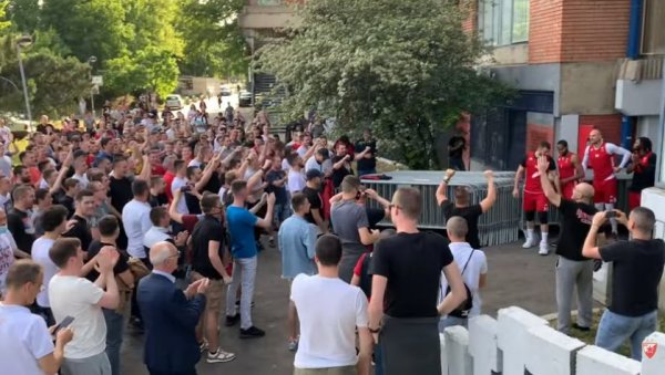 НАВИЈАЧИ ЗВЕЗДЕ ПОСЛАЛИ ЈАСНУ ПОРУКУ: Подржали кошаркаше пред меч сезоне НАВИЈАЧИ ЗВЕЗДЕ ПОСЛАЛИ ЈАСНУ ПОРУКУ: Подржали кошаркаше пред меч сезоне