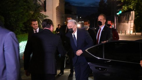 KRIVOKAPIĆ POGAZIO REČ: Obavezao se da potpiše ugovor sa SPC, pa izbegao ono što je obećao KRIVOKAPIĆ POGAZIO REČ: Obavezao se da potpiše ugovor sa SPC, pa izbegao ono što je obećao