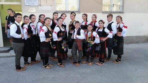 ОЧУВАЊЕ ТРАДИЦИЈЕ: КУД Левач из Рековца броји шездесет чланова ОЧУВАЊЕ ТРАДИЦИЈЕ: КУД Левач из Рековца броји шездесет чланова