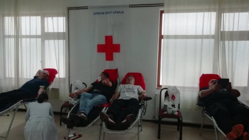 ХУМАНИ ЈАГОДИНЦИ: Крв дало 58 лица ХУМАНИ ЈАГОДИНЦИ: Крв дало 58 лица