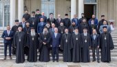 ПАТРИЈАРХ И ЕПИСКОПИ НА БЕЛОМ ДВОРУ: Ручак са Александром Карађорђевићем (ФОТО) ПАТРИЈАРХ И ЕПИСКОПИ НА БЕЛОМ ДВОРУ: Ручак са Александром Карађорђевићем (ФОТО)