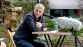 РОМАНИ У НАСТАЈАЊУ: Владимир Кецмановић на Косанчићевом венцу читао одломке из рукописа РОМАНИ У НАСТАЈАЊУ: Владимир Кецмановић на Косанчићевом венцу читао одломке из рукописа