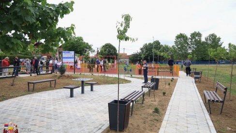 NOVO IGRALIŠTE I PARK: Kragujevačka Palilula dobila novo mesto za uživanje NOVO IGRALIŠTE I PARK: Kragujevačka Palilula dobila novo mesto za uživanje
