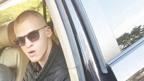 СУЗЕ НА ЛИЦУ МАЈКЕ УБИЈЕНОГ: Одложено суђење за убиство Драга Божовића, адвокатица оптуженог због недоласка кажњена са 30.000 динара СУЗЕ НА ЛИЦУ МАЈКЕ УБИЈЕНОГ: Одложено суђење за убиство Драга Божовића, адвокатица оптуженог због недоласка кажњена са 30.000 динара