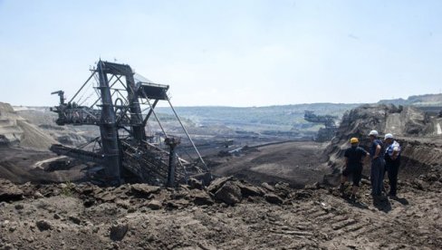 TEMA I SMENA ZORANE: Šef države sa direktorom eps i predstavnikom sindikata o izgradnji Kolubare B TEMA I SMENA ZORANE: Šef države sa direktorom eps i predstavnikom sindikata o izgradnji Kolubare B