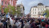 ПРОТЕСТ У ЉУБЉАНИ: Демонстранти траже оставку владе и нове изборе (ВИДЕО) ПРОТЕСТ У ЉУБЉАНИ: Демонстранти траже оставку владе и нове изборе (ВИДЕО)