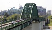 ЈЕЗИВА НЕСРЕЋА У БЕОГРАДУ: Мушкарац скочио са Савског моста, па га прегазио такси ЈЕЗИВА НЕСРЕЋА У БЕОГРАДУ: Мушкарац скочио са Савског моста, па га прегазио такси