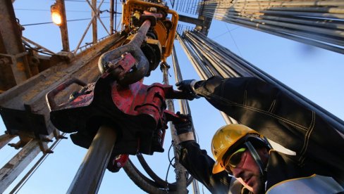 РУСКА НАФТНА ИНДУСТРИЈА БЕЛЕЖИ УСПОН: Приходи од извоза нафте повећани за 20%