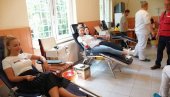 АКЦИЈА ЦРВЕНОГ КРСТА У ЗРЕЊАНИНУ: Добровољно давање крви у просторијама Месне заједнице АКЦИЈА ЦРВЕНОГ КРСТА У ЗРЕЊАНИНУ: Добровољно давање крви у просторијама Месне заједнице