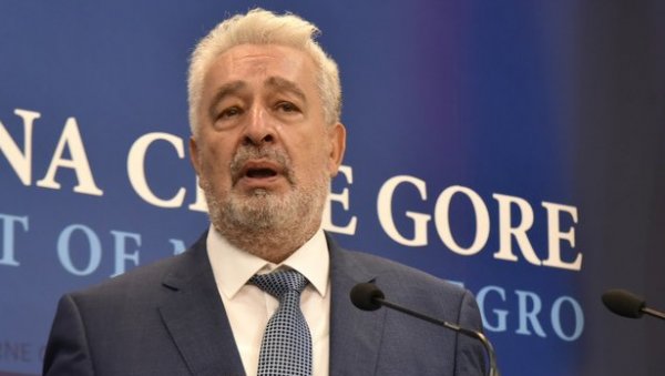 ВЕЛИКИ САСТАНАК ВЛАДАЈУЋЕ ВЕЋИНЕ: ДФ и УРА прихватили иницијативе, Кривокапић не да оставку ВЕЛИКИ САСТАНАК ВЛАДАЈУЋЕ ВЕЋИНЕ: ДФ и УРА прихватили иницијативе, Кривокапић не да оставку