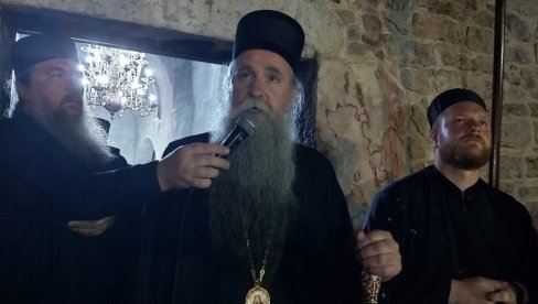 ZVONA POZDRAVILA ĐEDOVOG NASLEDNIKA: U Beranama radost nakon vesti o izboru episkopa Joanikija za novog mitropolita crnogorsko-primorskog ZVONA POZDRAVILA ĐEDOVOG NASLEDNIKA: U Beranama radost nakon vesti o izboru episkopa Joanikija za novog mitropolita crnogorsko-primorskog