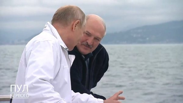 ДОК ЗАПАД ПЕНИ: Путин и Лукашенко отишли на излет (ВИДЕО) ДОК ЗАПАД ПЕНИ: Путин и Лукашенко отишли на излет (ВИДЕО)