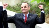 КРВАВЕ РУКЕ БРАНИМИРА ГЛАВАША: Милановић је чин и одликовања вратио монструму из Осијека КРВАВЕ РУКЕ БРАНИМИРА ГЛАВАША: Милановић је чин и одликовања вратио монструму из Осијека