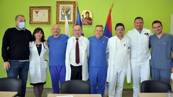 ВЕЛИКИ ПОДВИГ ЛЕКАРА: Уграђен први пејсмејкер у бијељинској болници ВЕЛИКИ ПОДВИГ ЛЕКАРА: Уграђен први пејсмејкер у бијељинској болници