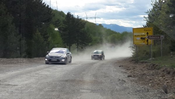 МЕШТАНИ ИЗГУБИЛИ СТРПЉЕЊЕ: Из Цренице прете блокадом пута МЕШТАНИ ИЗГУБИЛИ СТРПЉЕЊЕ: Из Цренице прете блокадом пута