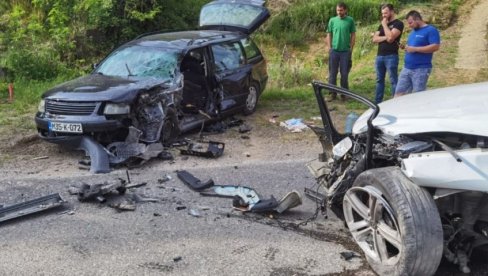 NESREĆA NA MAGISTRALNOM PUTU DERVENTA-PRNJAVOR: Jedna osoba teško povređena (FOTO) NESREĆA NA MAGISTRALNOM PUTU DERVENTA-PRNJAVOR: Jedna osoba teško povređena (FOTO)