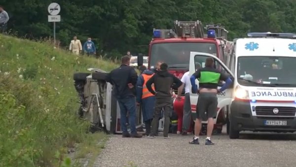 УЗНЕМИРУЈУЋИ СНИМАК ПОГИБИЈЕ ВОЗАЧА НА ТРКАМА: Шекуларца ватрогасци вадили из смрсканог возила УЗНЕМИРУЈУЋИ СНИМАК ПОГИБИЈЕ ВОЗАЧА НА ТРКАМА: Шекуларца ватрогасци вадили из смрсканог возила