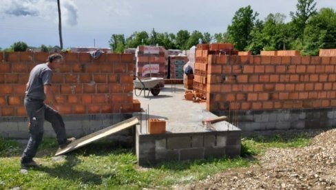 НОВИ ДОМ ЗА СТОЈКОВИЋЕ: Стиже помоћ четворочланој породици из Ситнеша код Српца НОВИ ДОМ ЗА СТОЈКОВИЋЕ: Стиже помоћ четворочланој породици из Ситнеша код Српца