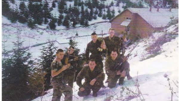 КОШАРЕ И ПАШТРИК СРПСКИ ТЕРМОПИЛИ: Најжешће битке наше војске током НАТО агресије 1999. преточене у нову књигу КОШАРЕ И ПАШТРИК СРПСКИ ТЕРМОПИЛИ: Најжешће битке наше војске током НАТО агресије 1999. преточене у нову књигу